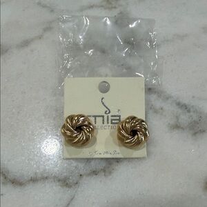 NWT Gold Knot Stud Earrings - Women Jewelry